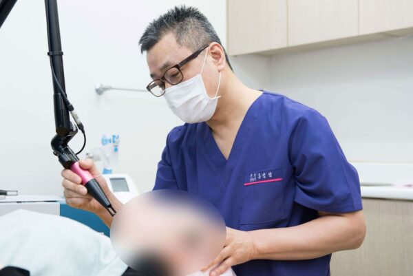 서울대입구 얼굴수염제모 시술하는 홍앤유의원 홍임성원장