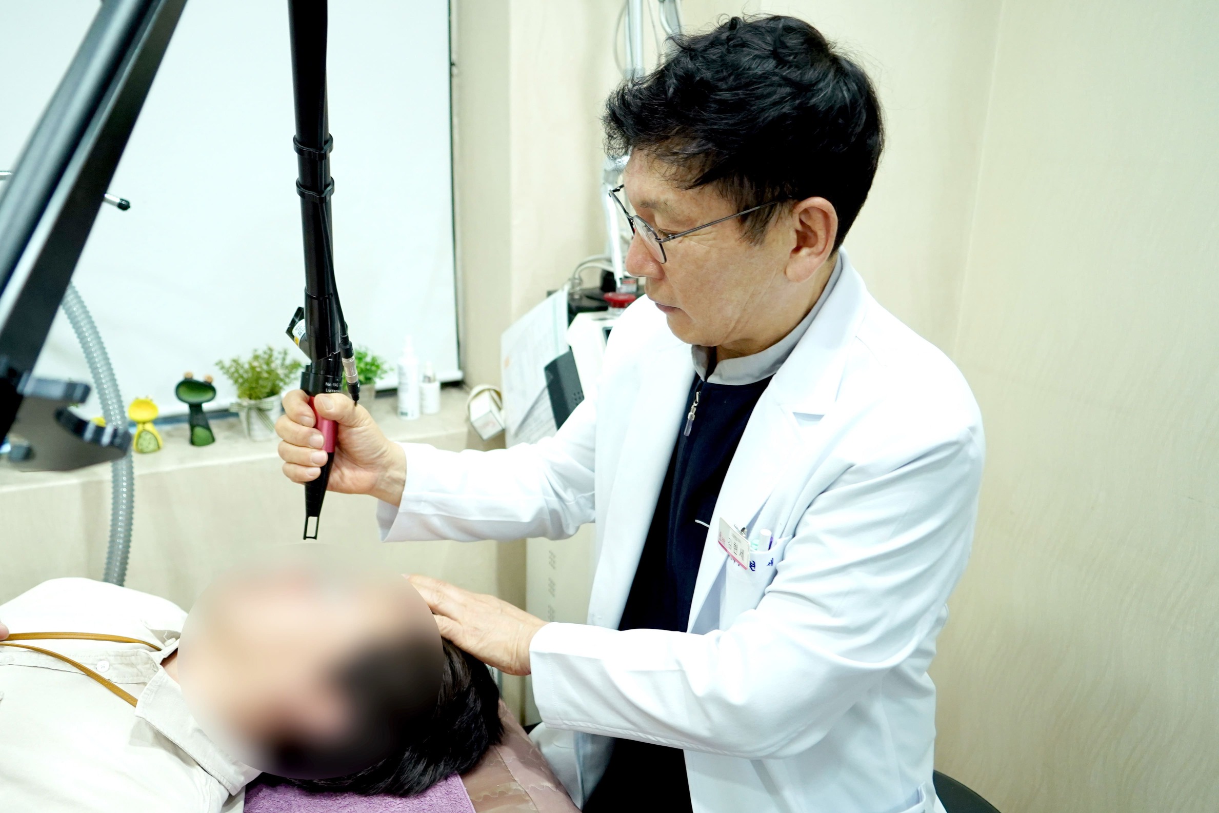 화정점빼기 시술하는 화정라인의원 김현세 원장