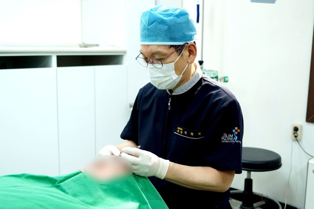 화정하안검수술하는 화정라인의원 김현세원장