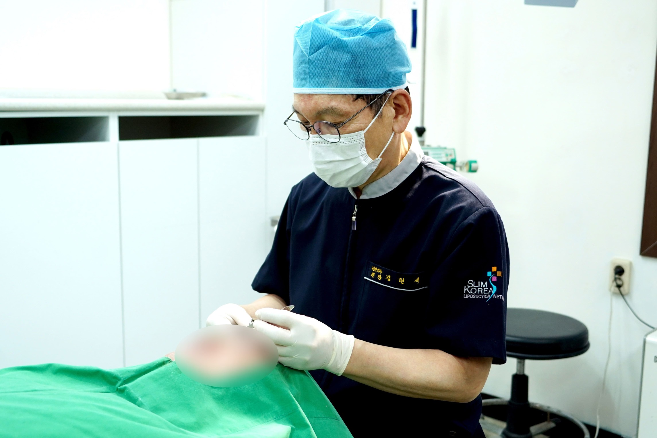 화정하안검수술하는 화정라인의원 김현세원장