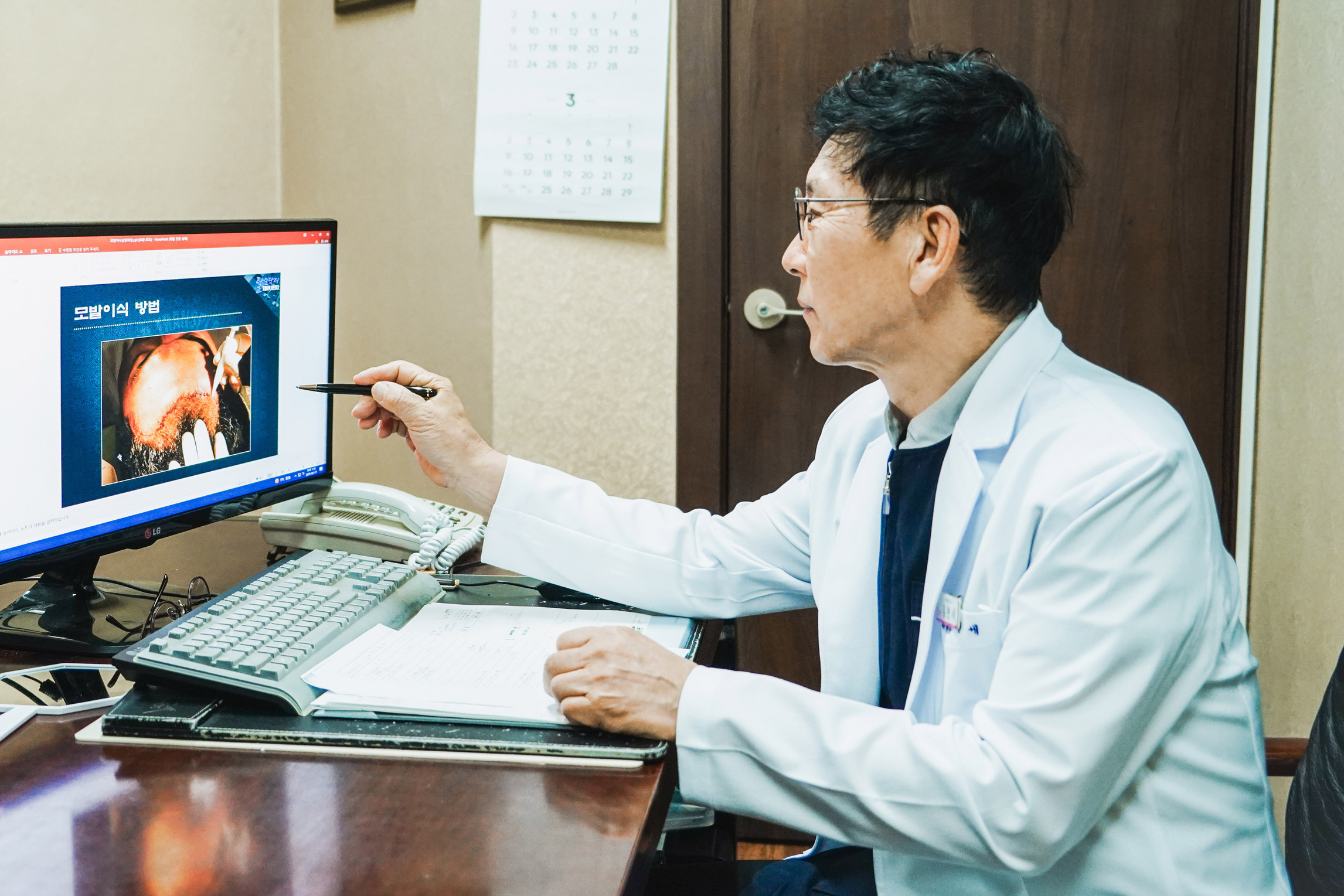 화정모발이식 상담하는 화정라인의원 김현세원장